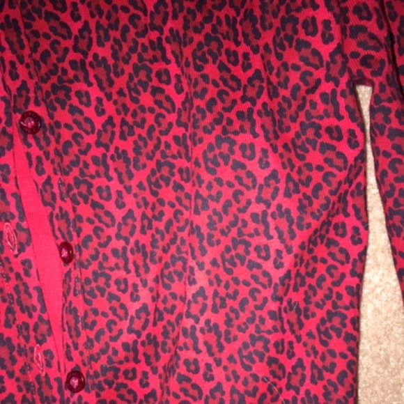SOLD 🎁Cheetah print cardigan - Picture 2 of 2